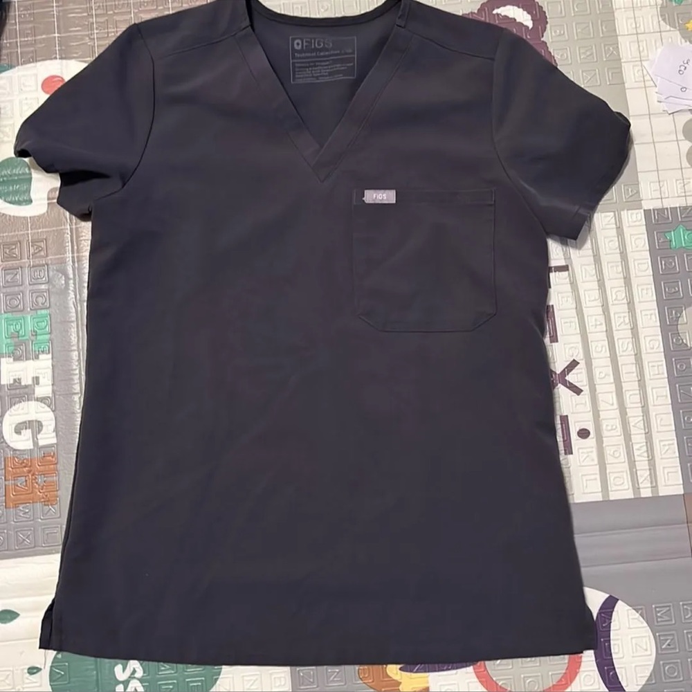 XS figs scrub top